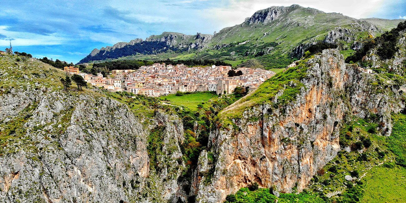 Il quartiere di la Terra Vecchia sopra la bocca dell'Inferno