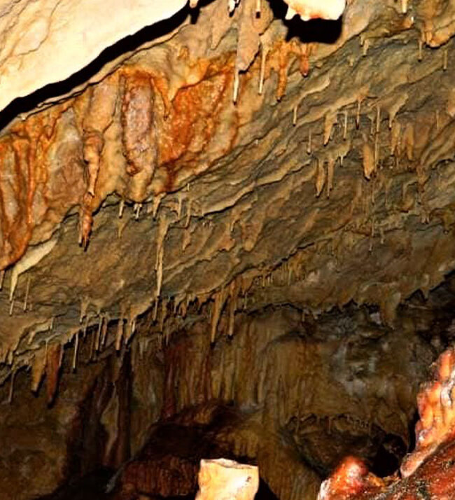 La Grotta Rossa e la Valle del Berillo