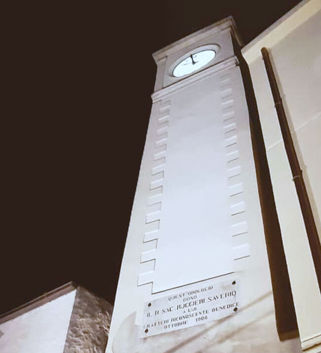 The clock tower and the one hundred chimes of Ciccanninu