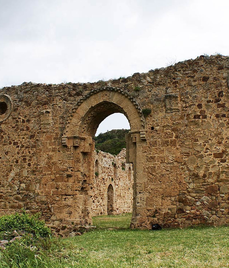 Il racconto della distruzione dell'Abbazia: il vello volante e il tocco dei lupi